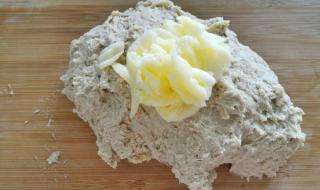 1斤面粉做面包要用多少水和面